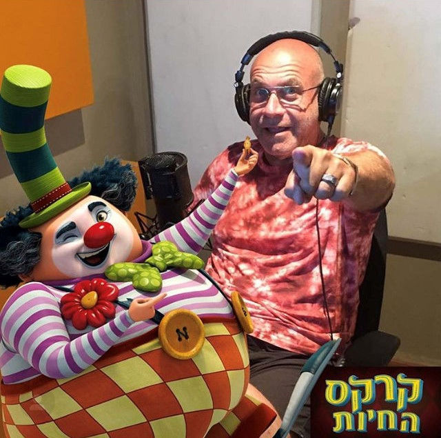 דביר בנדק מדובב את הליצן  בסרט החדש שלנו "קרקס החיות"