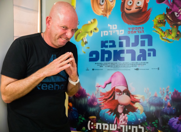 תמונות ממאחורי הקלעים של הדיבוב ל"הנה בא הגראמפ"